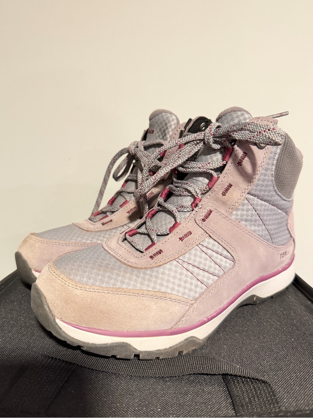 Pre-owned Women's Gray Suede Mesh Lace-Up Snow Sneaker 5 Boot, Size 7.5 - Picture 12 of 16